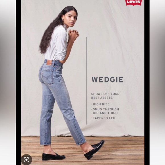 Levi's Denim - Levis High Waisted Wedgie Jeans Size 28 Light Wash